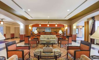 La Quinta Inn & Suites by Wyndham Islip - MacArthur Airport