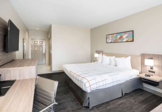 2. 라 퀸타 인 &..