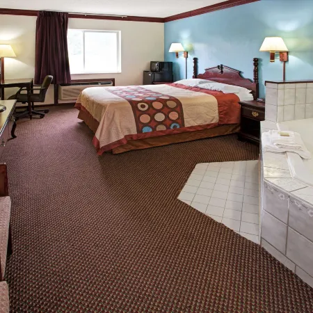 Super 8 by Wyndham Heath/Newark