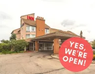 Monte Carlo Inn Oakville Suites Hotel dekat Sheridan College