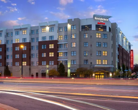 Residence Inn Springfield Old Keene Mill スプリングフィールドのホテル
