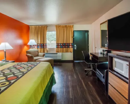 Super 8 by Wyndham Giddings Hotels in Giddings