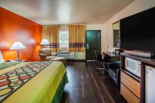 Super 8 by Wyndham Giddings Hotels in Giddings