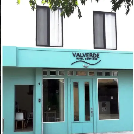 Hotel Boutique Valverde Santa Elena Отели в г. Антигуо Кускатлан