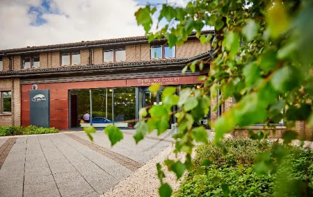 Stirling Court Hotel Отели в г. Бридж оф Аллан