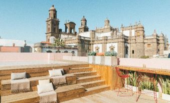VEINTIUNO Emblematic Hotels