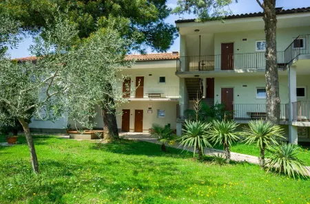 Belvedere Resort Hotels Отели в г. Струнян