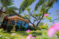 Baan Suan Khun Ta and Golf Resort Hôtels à : Warin Chamrap
