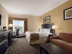 Days Inn & Suites by Wyndham Winnipeg Airport Manitoba