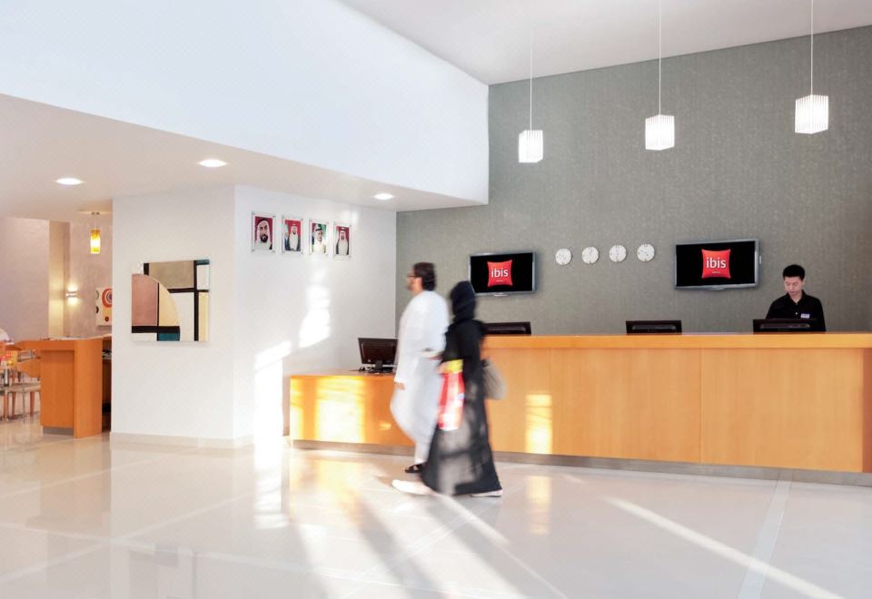 3. 이비스 아부 다..