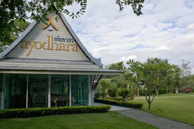 Ayodhara Village Hoteles en Nakhon Luang