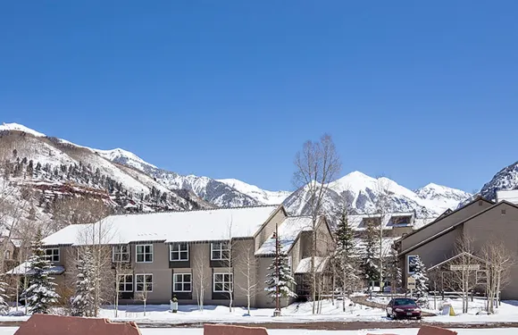 特柳萊德高山住宿山麓酒店