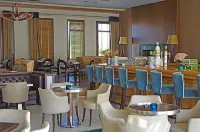 Mediterranean Village Hotel & Spa - Quầy bar