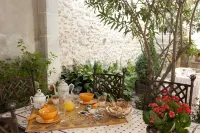 La Maison du Peintre en Provence Hotels in Alleins