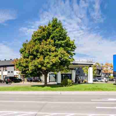 Comfort Inn Montreal Airport Hotel Exterior