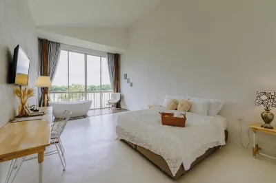 White Wall Riverfront Hotel Các khách sạn ở 