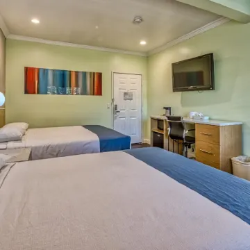 Hollywood City Inn Hotels near Griffith Observatory