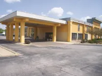 La Quinta Inn by Wyndham Davenport & Conference Center Hotels near Walnut Center