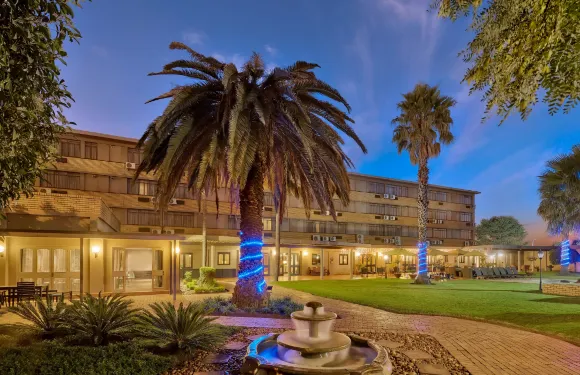 艾瑪拉荷尼威特班克阿紐酒店