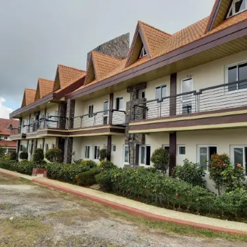 Elliannah Pines Hotel