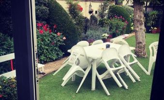 Waterside Bed and Breakfast - Housity