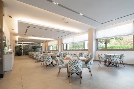 Aparthotel Attica21 As Galeras Отели рядом с достопримечательностью «Seixo Branco»