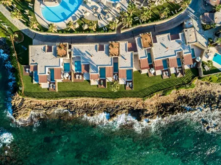 Ikaros Beach, Luxury Resort & Spa - Adults Only Отели рядом с достопримечательностью «Stalis Beach»