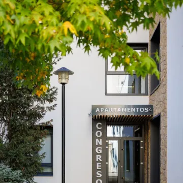 Apartamentos Congreso Parking Gratuito Hotels near Logroño