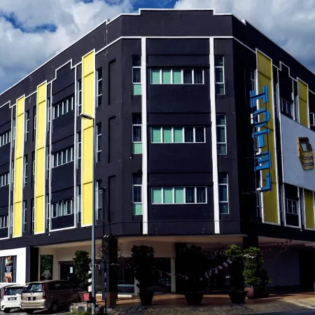 Swing & Pillows @ Golden Roof Hotel Ampang, Ipoh فنادق في ايبوه