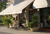 Hôtel du Lion d'Or Hotel di Meilhan-sur-Garonne