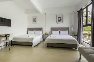 Minima 8 Hotels near Shree Muniswarar Temple