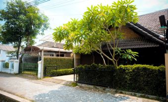 2 Bedroom with AC & Wifi - Wow Homestay Jogja