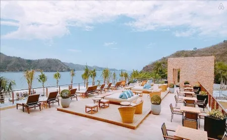 Pico de Loro Hamilo Coast Guest House Отели рядом с достопримечательностью «Кауэйн Ков»