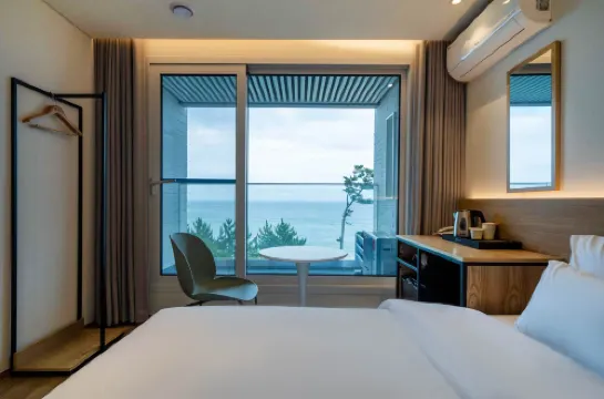 Gangneung Gyeongpodae Hotel Mare