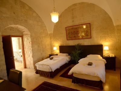 Standard Twin Room St. George’s Cathedral Pilgrim Guesthouse – Jerusalem Photo