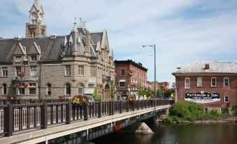 Carleton Place Downtown 1 and 2 Bedroom Entire Apartments