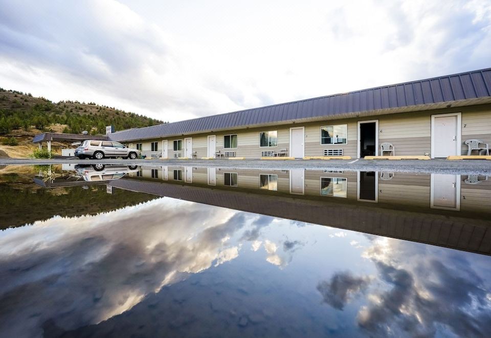 Budget 8 Motel - Housity
