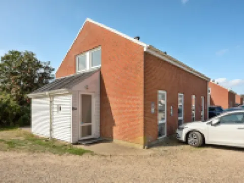 "Maylin" - 2.3km from the Sea