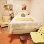 Room in Apartment - Cozy Yellow Queen Bed by Yale U - 2 étoiles