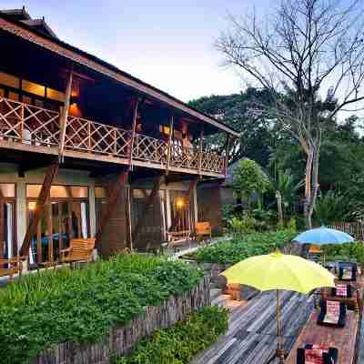 玫瑰藝術家飯店 Hotel Exterior