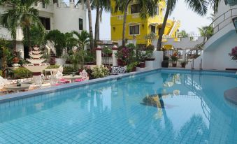 White Castle Hotel and Resort - Housity