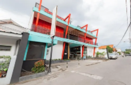 RedDoorz Near Kejaksan Station Cirebon Hotels in Kejaksan