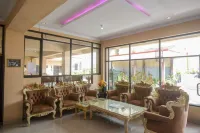 RedDoorz @ H&W Hotel Solo Hotels in Karanganyar