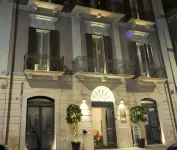 Vis Urban Suites&Spa Hotel dekat Pane e Pomodoro Beach
