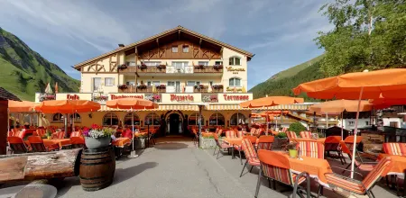 Samnaunerhof Vital-Hotel Отели в г. Замнаун