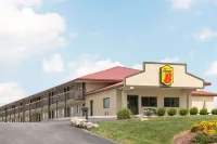 Super 8 by Wyndham Greencastle - parking