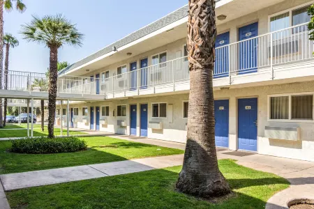 모텔 6 베이커스필드 이스트