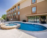 MainStay Suites Lufkin - Kolam Renang