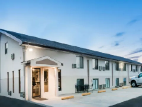 Super 8 by Wyndham Bowman Hotels in Bowman
