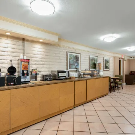 La Quinta Inn by Wyndham Phoenix Sky Harbor Airport